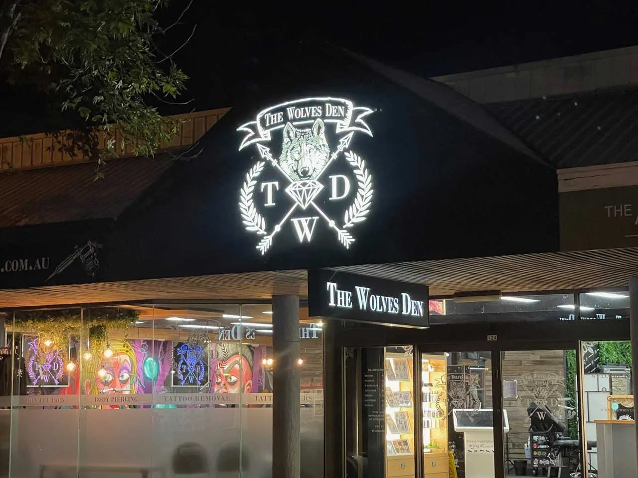 the-wolvesden-pakenhamsigns-benher-led-illuminated Benher Pakenham Signs - BENHER